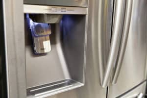 Refrigerator-ice-dispenser