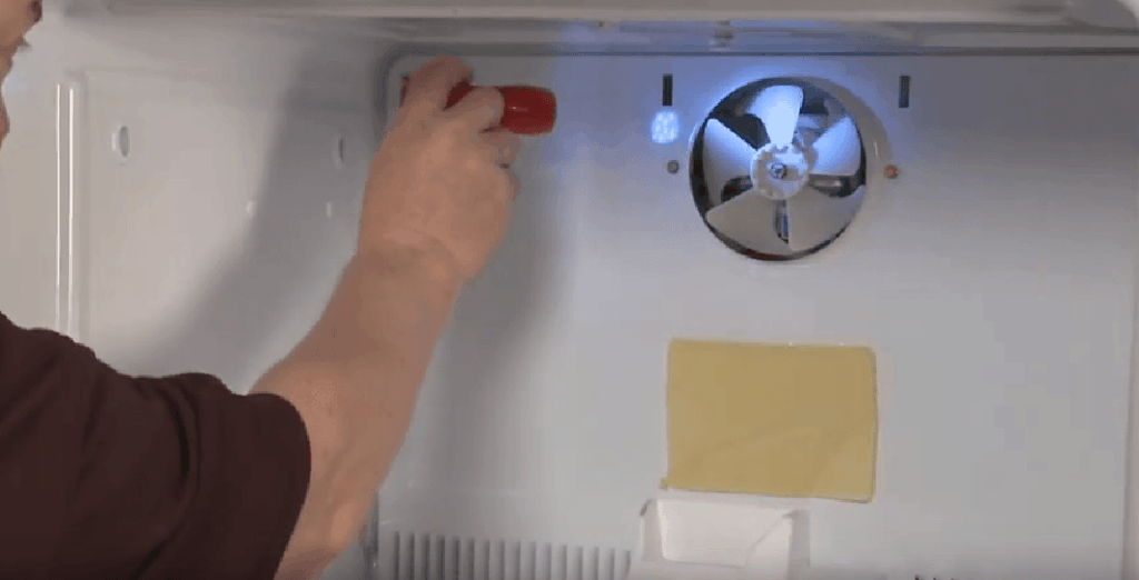 Refrigerator evaporator fan